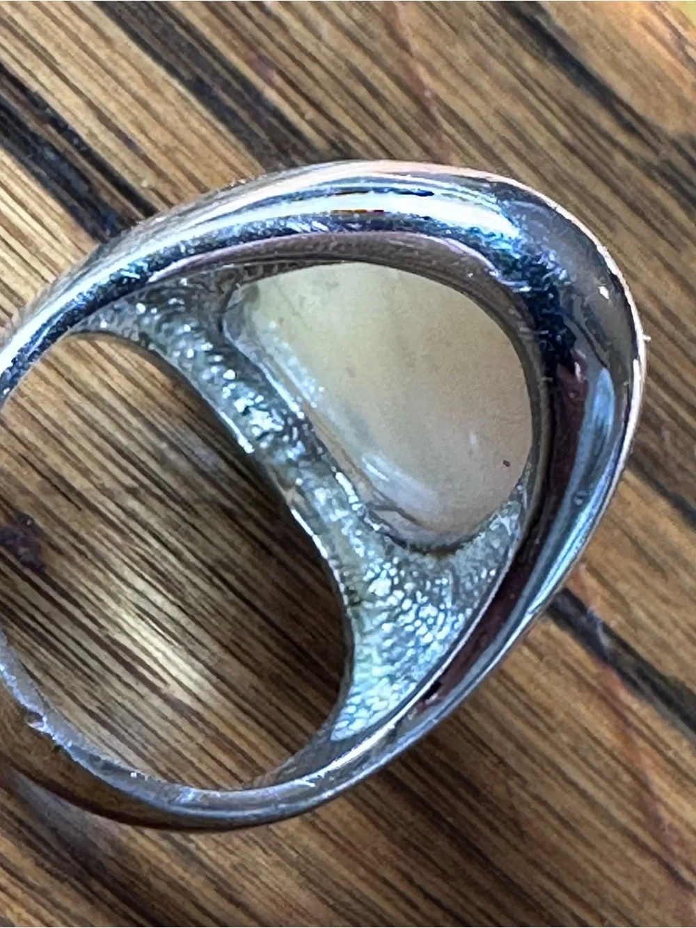 Large Mother of Pearl Oval Statement Ring set in silver Vintage Sz 9 unisex